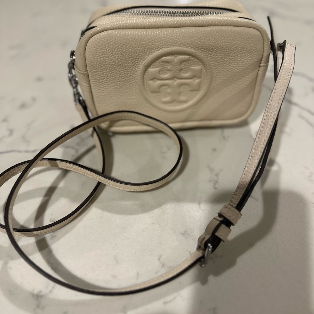 Tory Burch Perry Bombe Mini Bag with a very faint spot - Picture 2 of 7